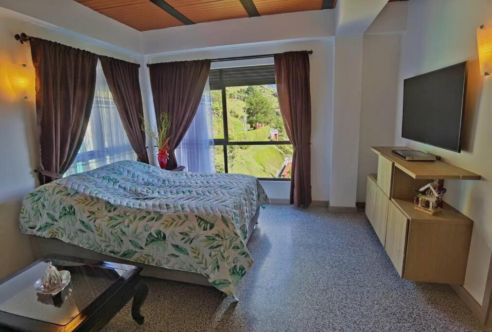 Descanso Bajo La Piedra Del Penol Guatape Bagian luar foto