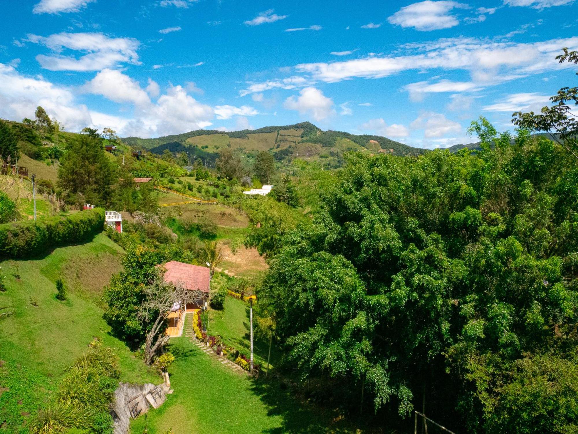 Descanso Bajo La Piedra Del Penol Guatape Bagian luar foto